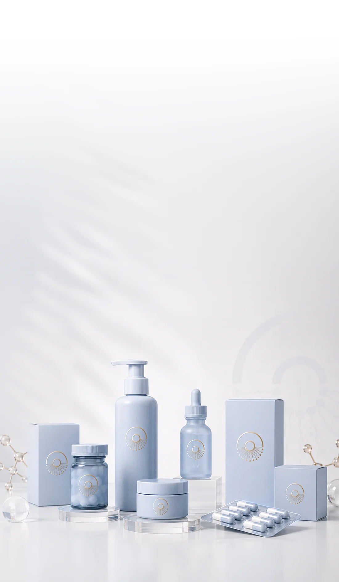 Linha farmacêutica em embalagens azul-claro com logo LIPID dourado: caixas, frasco de cápsulas, frasco com válvula pump, conta-gotas, pote de creme e blíster
